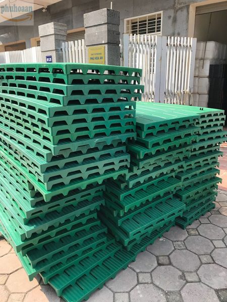 Pallet nhựa lót sàn và những công dụng đầy bất ngờ